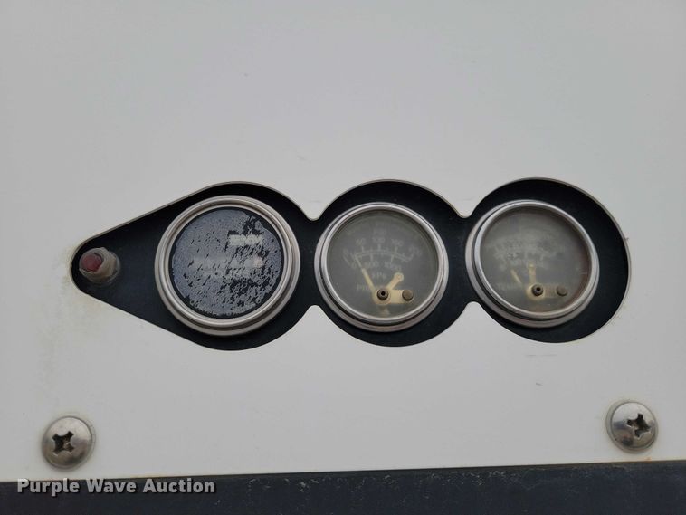 image for item EE0879 2016 Peterbilt 337 utility / service truck