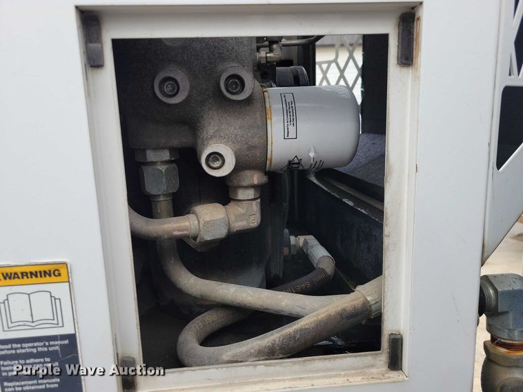 image for item EE0879 2016 Peterbilt 337 utility / service truck