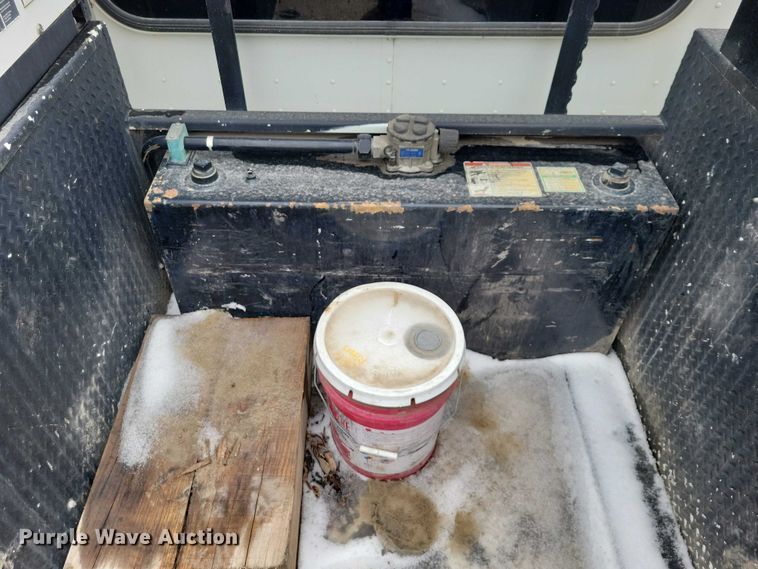 image for item EE0879 2016 Peterbilt 337 utility / service truck