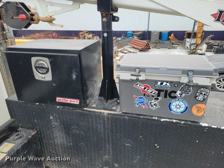 image for item EE0879 2016 Peterbilt 337 utility / service truck