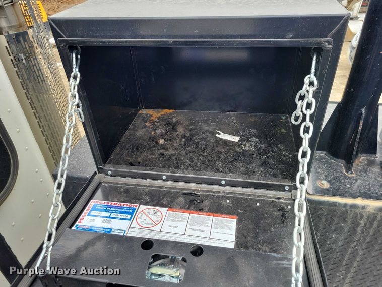 image for item EE0879 2016 Peterbilt 337 utility / service truck