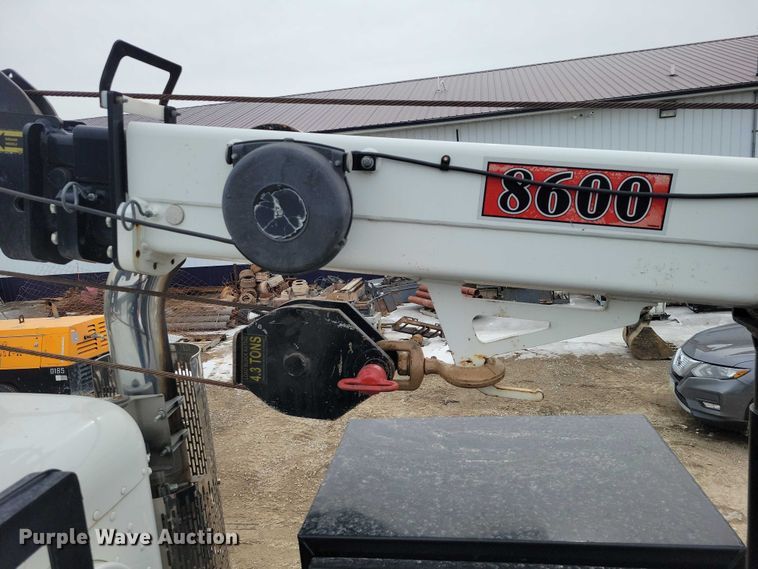 image for item EE0879 2016 Peterbilt 337 utility / service truck