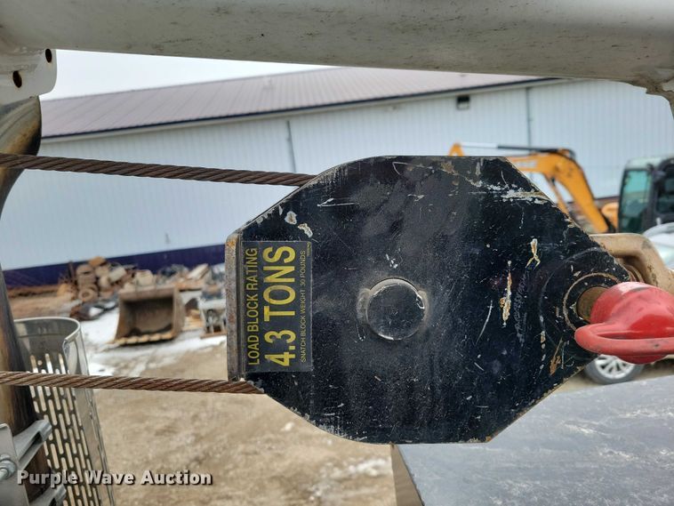 image for item EE0879 2016 Peterbilt 337 utility / service truck