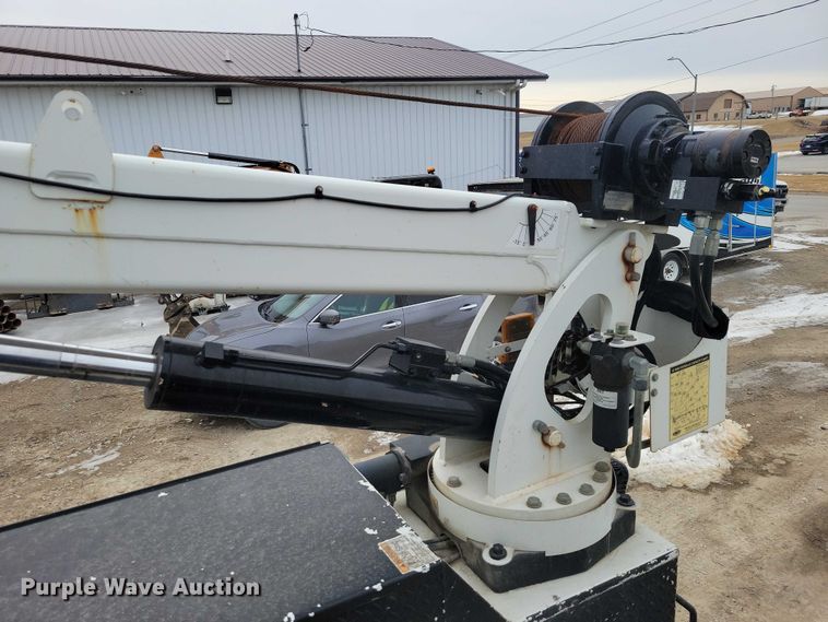 image for item EE0879 2016 Peterbilt 337 utility / service truck