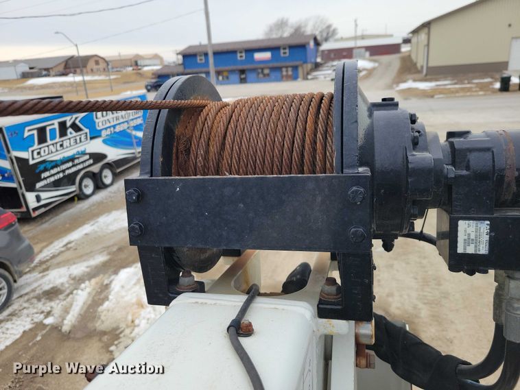 image for item EE0879 2016 Peterbilt 337 utility / service truck