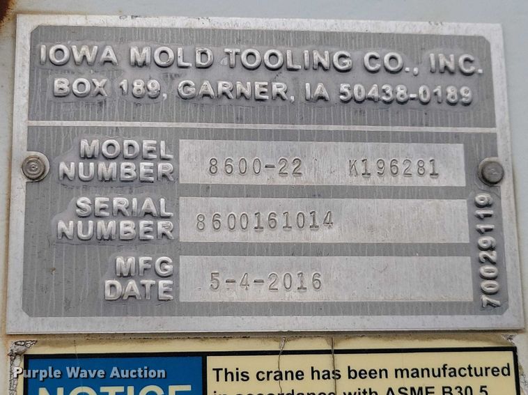 image for item EE0879 2016 Peterbilt 337 utility / service truck