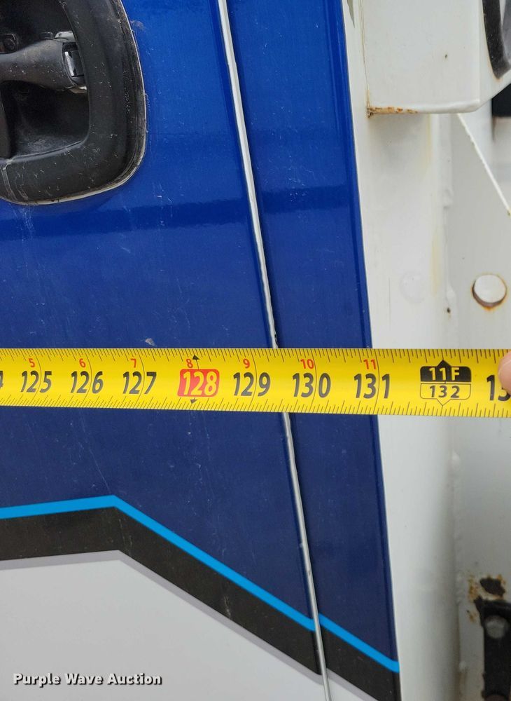 image for item EE0879 2016 Peterbilt 337 utility / service truck