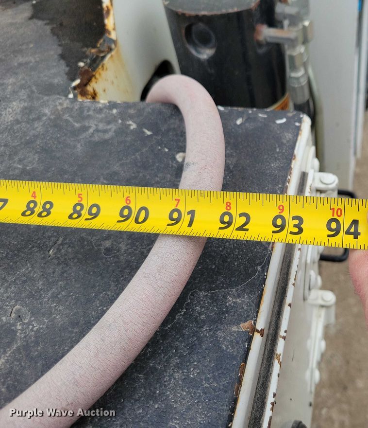 image for item EE0879 2016 Peterbilt 337 utility / service truck