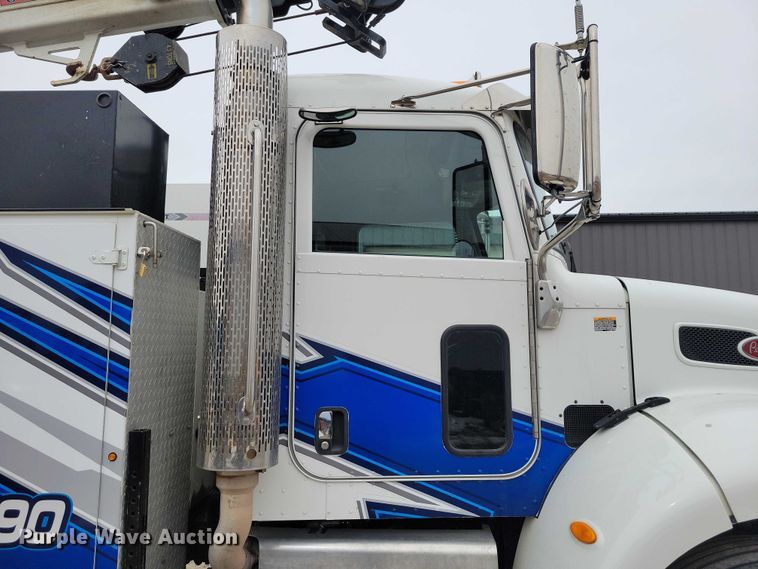 image for item EE0879 2016 Peterbilt 337 utility / service truck