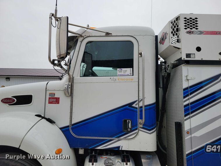 image for item EE0879 2016 Peterbilt 337 utility / service truck