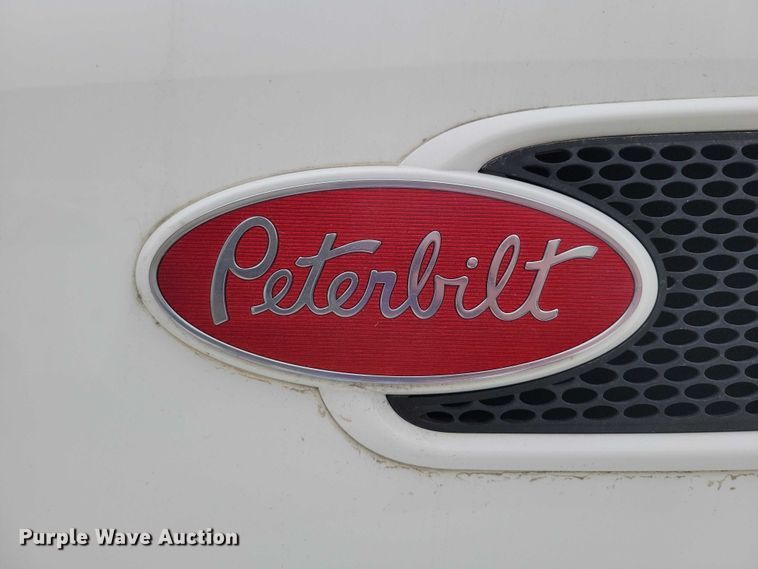 image for item EE0879 2016 Peterbilt 337 utility / service truck