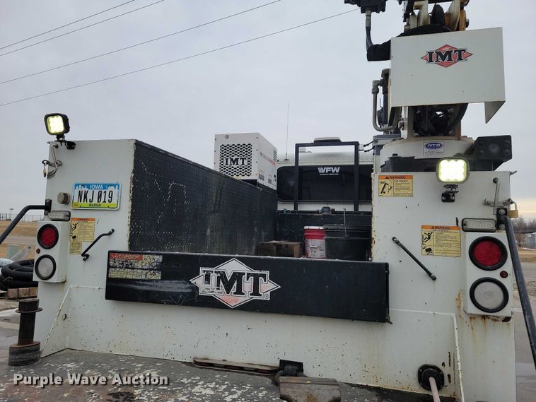 image for item EE0879 2016 Peterbilt 337 utility / service truck