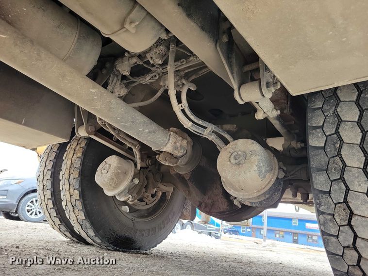 image for item EE0879 2016 Peterbilt 337 utility / service truck