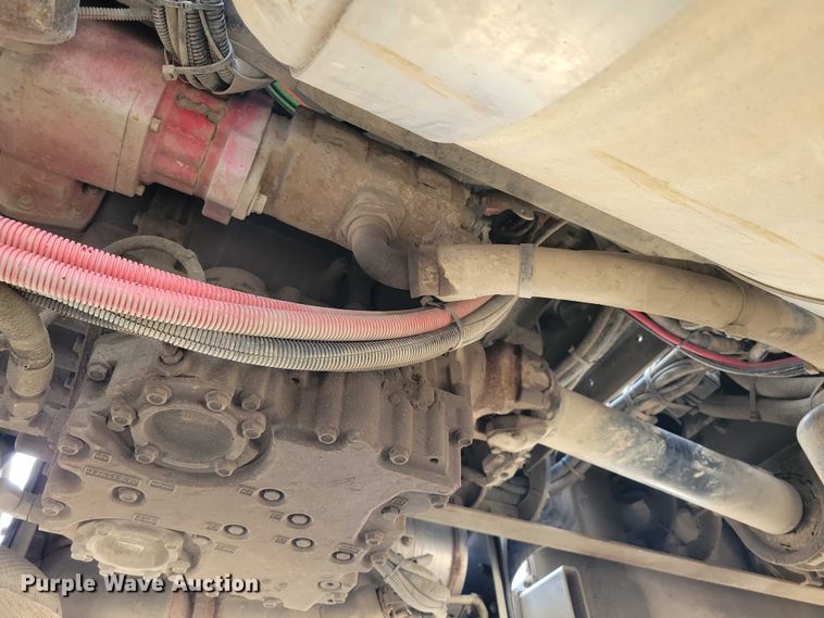 image for item EE0879 2016 Peterbilt 337 utility / service truck