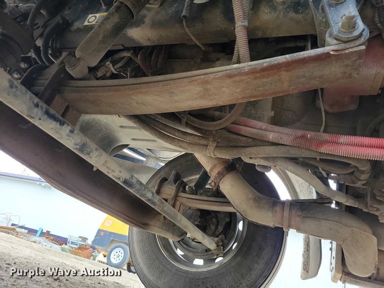 image for item EE0879 2016 Peterbilt 337 utility / service truck