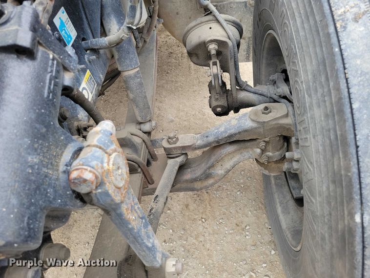 image for item EE0879 2016 Peterbilt 337 utility / service truck