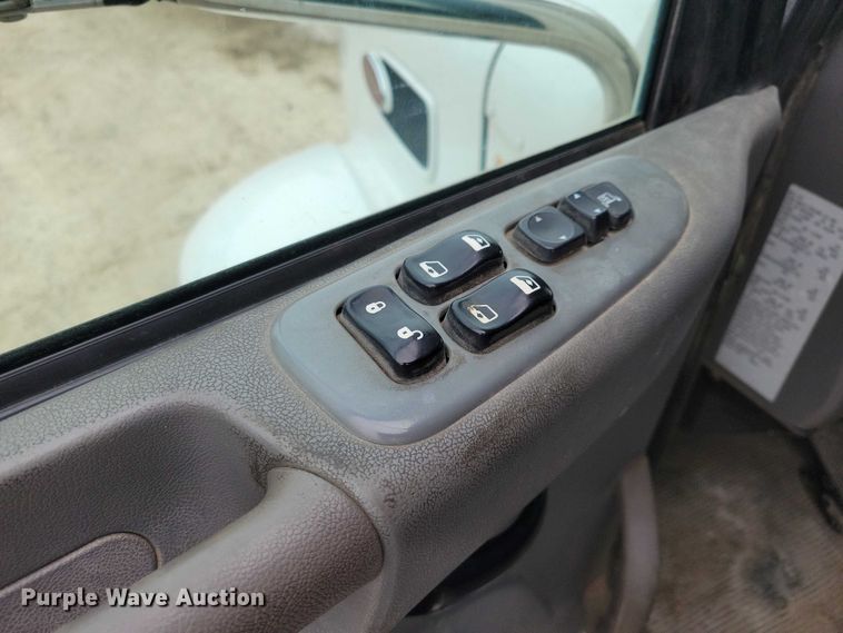 image for item EE0879 2016 Peterbilt 337 utility / service truck