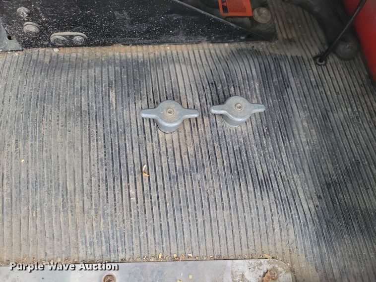 image for item EE0879 2016 Peterbilt 337 utility / service truck