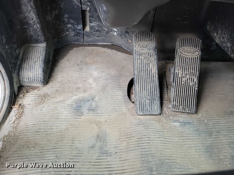 image for item EE0879 2016 Peterbilt 337 utility / service truck