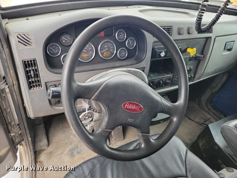 image for item EE0879 2016 Peterbilt 337 utility / service truck