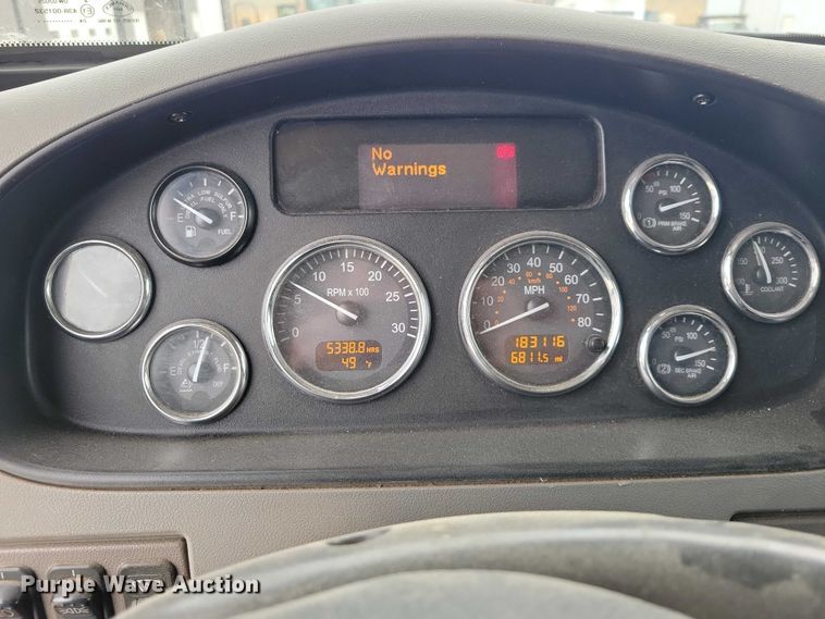 image for item EE0879 2016 Peterbilt 337 utility / service truck