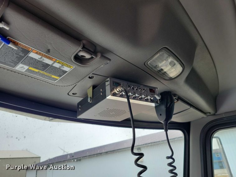 image for item EE0879 2016 Peterbilt 337 utility / service truck