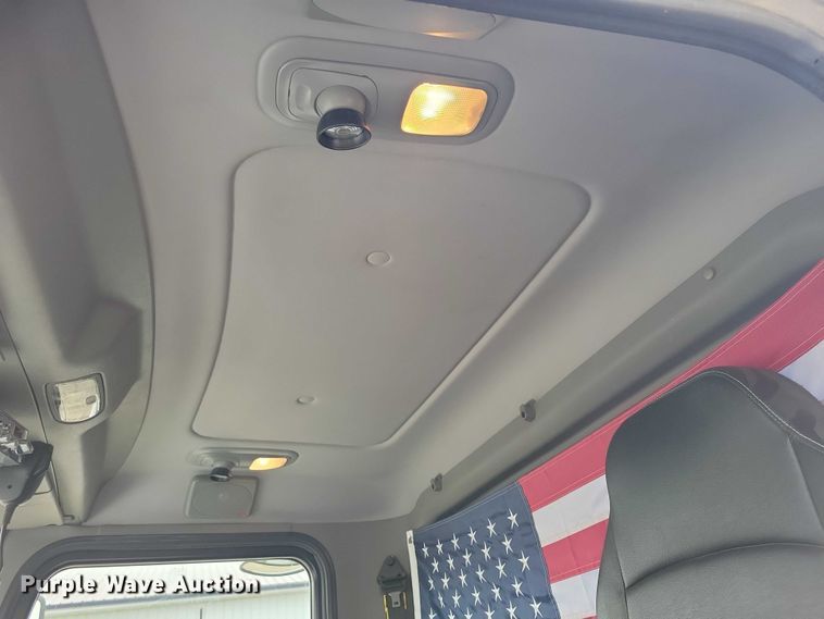 image for item EE0879 2016 Peterbilt 337 utility / service truck