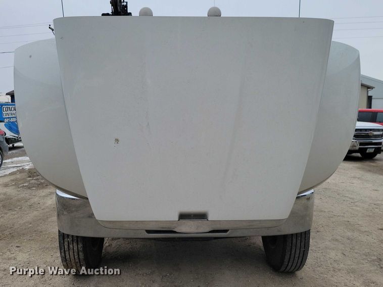 image for item EE0879 2016 Peterbilt 337 utility / service truck