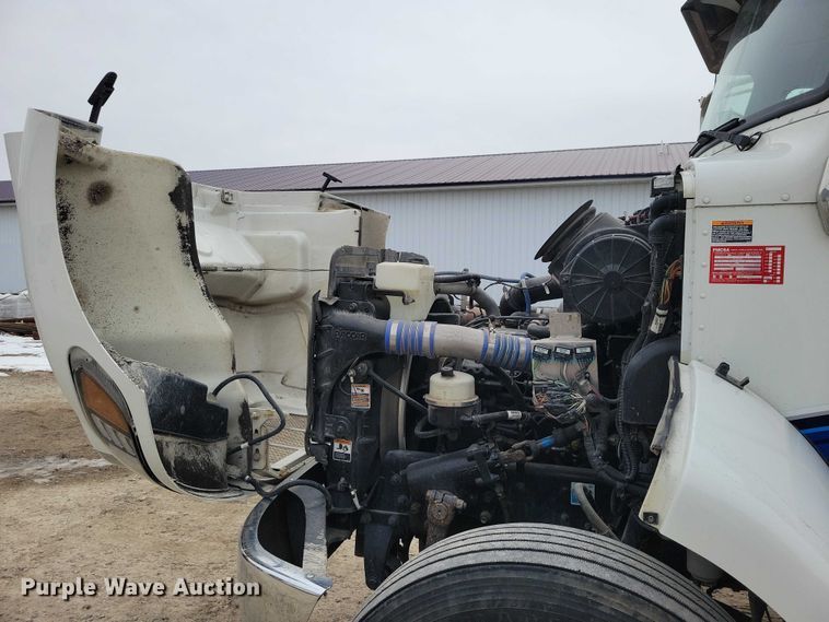 image for item EE0879 2016 Peterbilt 337 utility / service truck