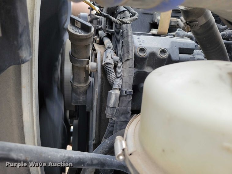 image for item EE0879 2016 Peterbilt 337 utility / service truck