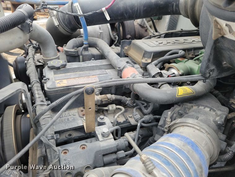 image for item EE0879 2016 Peterbilt 337 utility / service truck