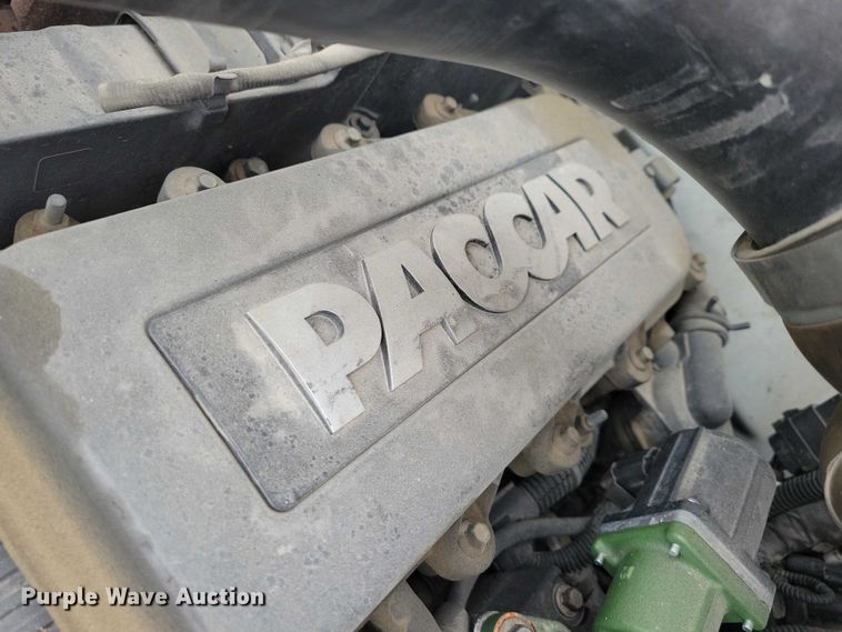 image for item EE0879 2016 Peterbilt 337 utility / service truck