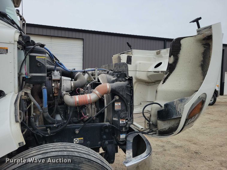 image for item EE0879 2016 Peterbilt 337 utility / service truck