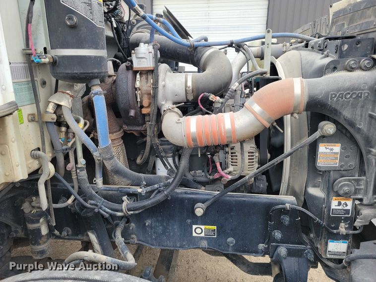 image for item EE0879 2016 Peterbilt 337 utility / service truck