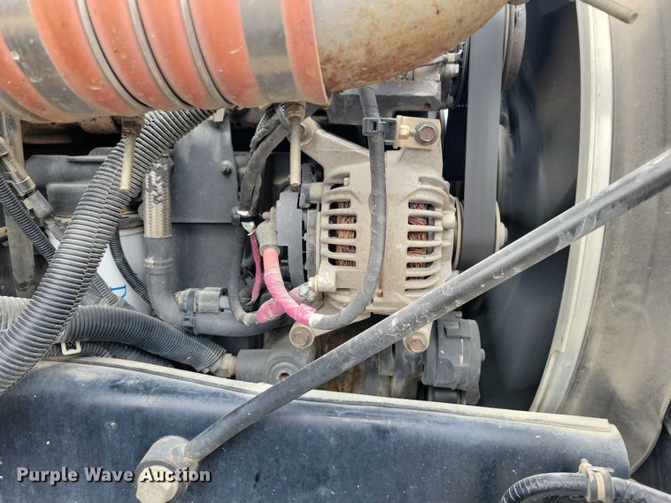 image for item EE0879 2016 Peterbilt 337 utility / service truck