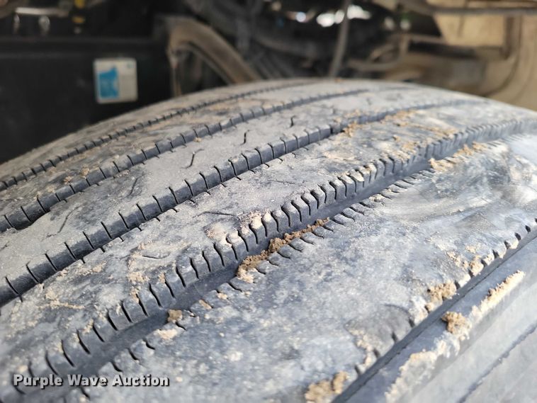 image for item EE0879 2016 Peterbilt 337 utility / service truck