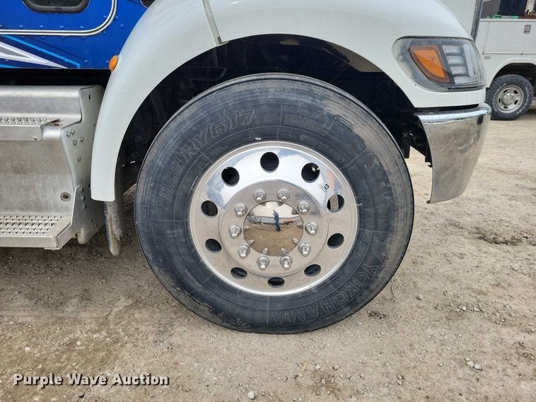 image for item EE0879 2016 Peterbilt 337 utility / service truck