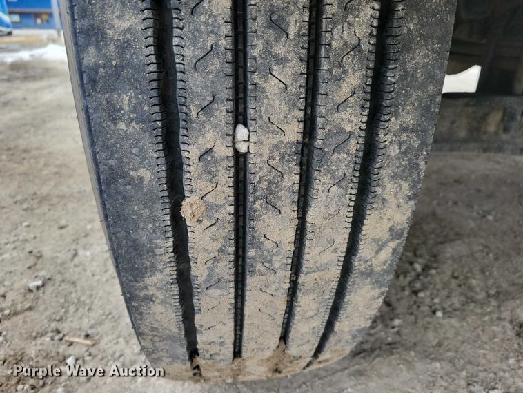 image for item EE0879 2016 Peterbilt 337 utility / service truck