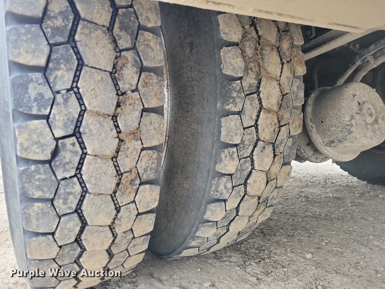 image for item EE0879 2016 Peterbilt 337 utility / service truck