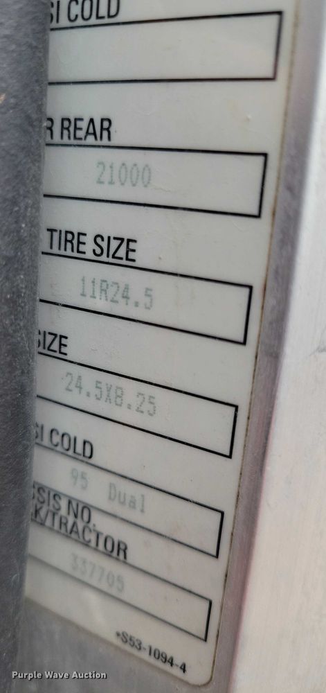 image for item EE0879 2016 Peterbilt 337 utility / service truck