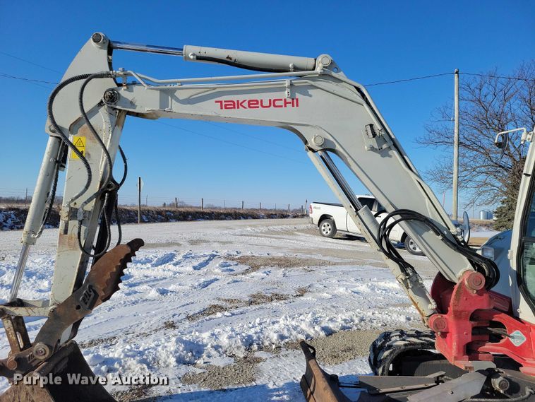 image for item EE0880 2014 Takeuchi TB260 mini excavator