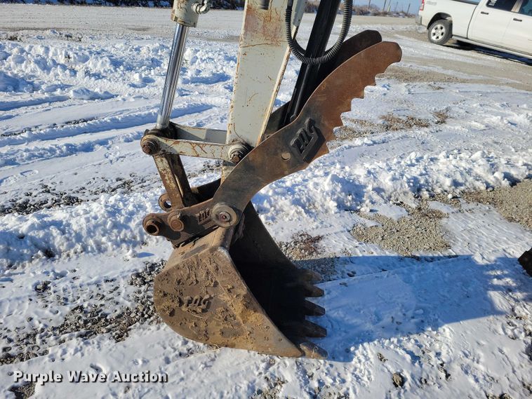 image for item EE0880 2014 Takeuchi TB260 mini excavator