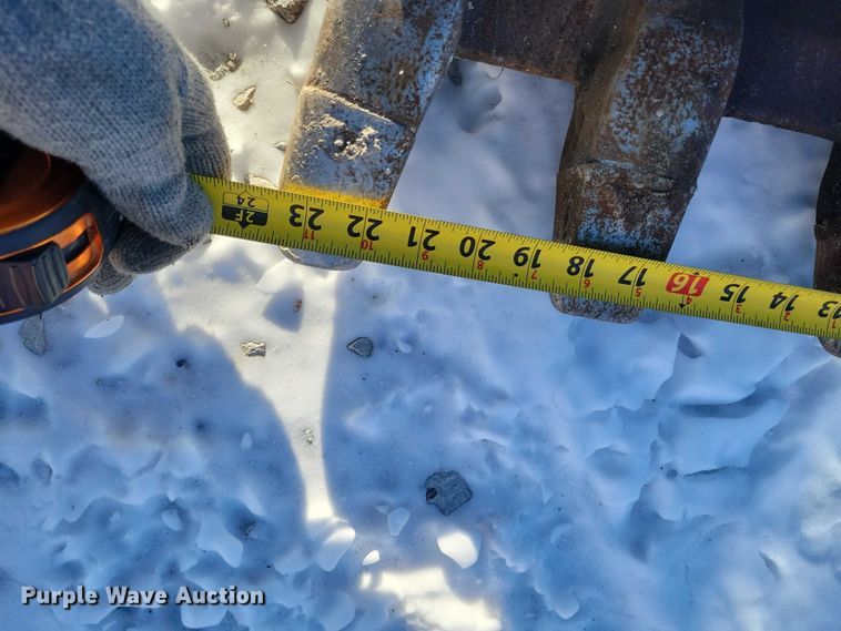 image for item EE0880 2014 Takeuchi TB260 mini excavator