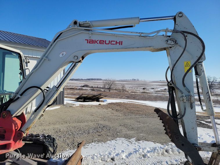 image for item EE0880 2014 Takeuchi TB260 mini excavator