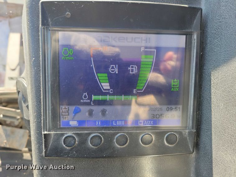 image for item EE0880 2014 Takeuchi TB260 mini excavator