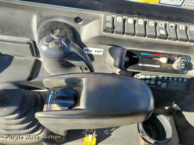 image for item EE0880 2014 Takeuchi TB260 mini excavator