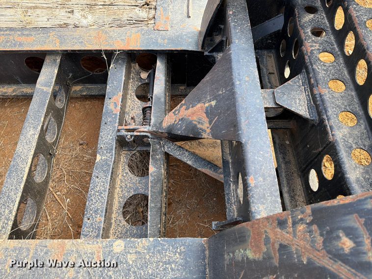 image for item EE1413 1995 Cozad lowboy equipment trailer