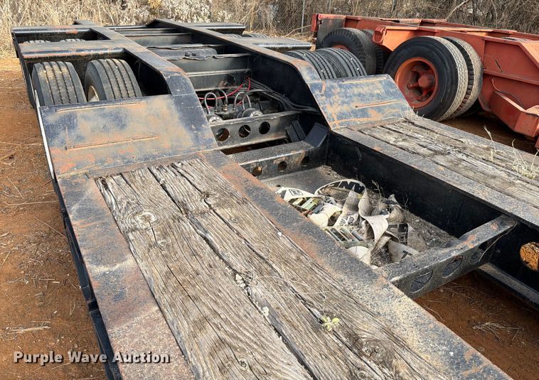 image for item EE1413 1995 Cozad lowboy equipment trailer