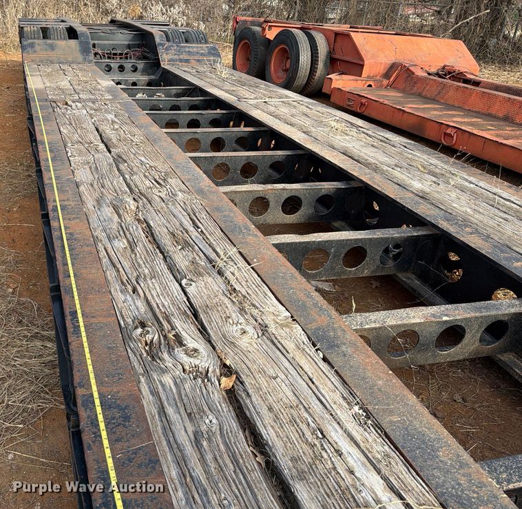 image for item EE1413 1995 Cozad lowboy equipment trailer