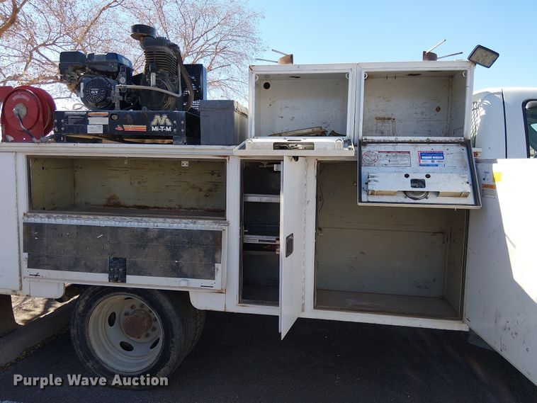 image for item EE5163 2011 Ford F550 Super Duty XL utility / service truck